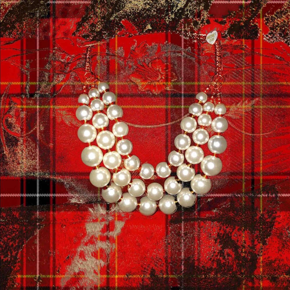 Costum jewelry